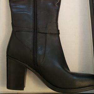 Naturalizer Kalina Size 9 Wide Calf. Never worn. New in box with tags.